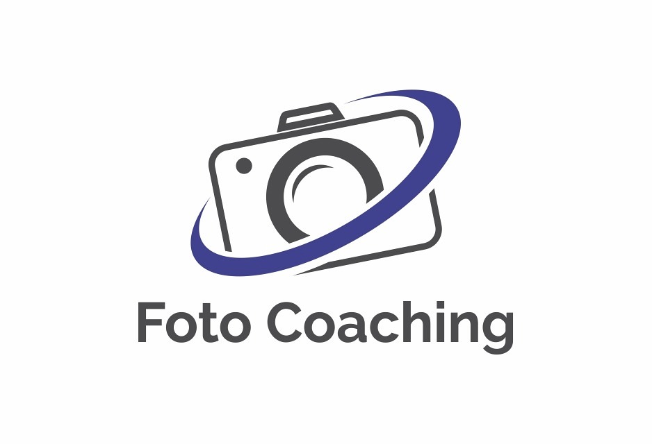 Foto Coaching / Foto Coaching Schritzug 'Foto Coaching' mit Kamerasymbol in blauem Halbkreis