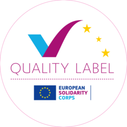 Logo Quality Label / EU - European Solidarity Corps Logo Quality Label mit EU-Fahne und gelben Sternen